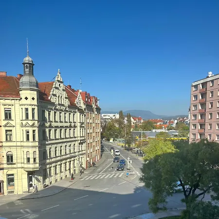 Apartment Zentrale Mit Parkplatz Graz