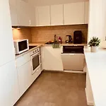 Family Apartment-free Parking *