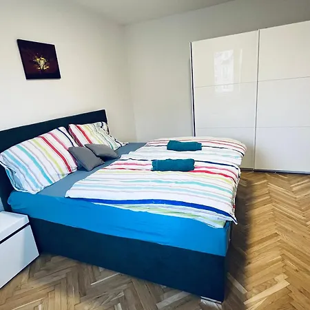 Apartman Family Apartment With Parking *