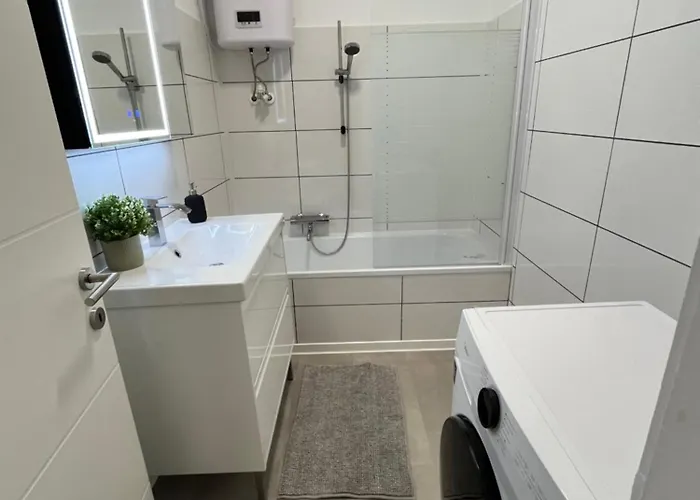 Family With Parking Грац